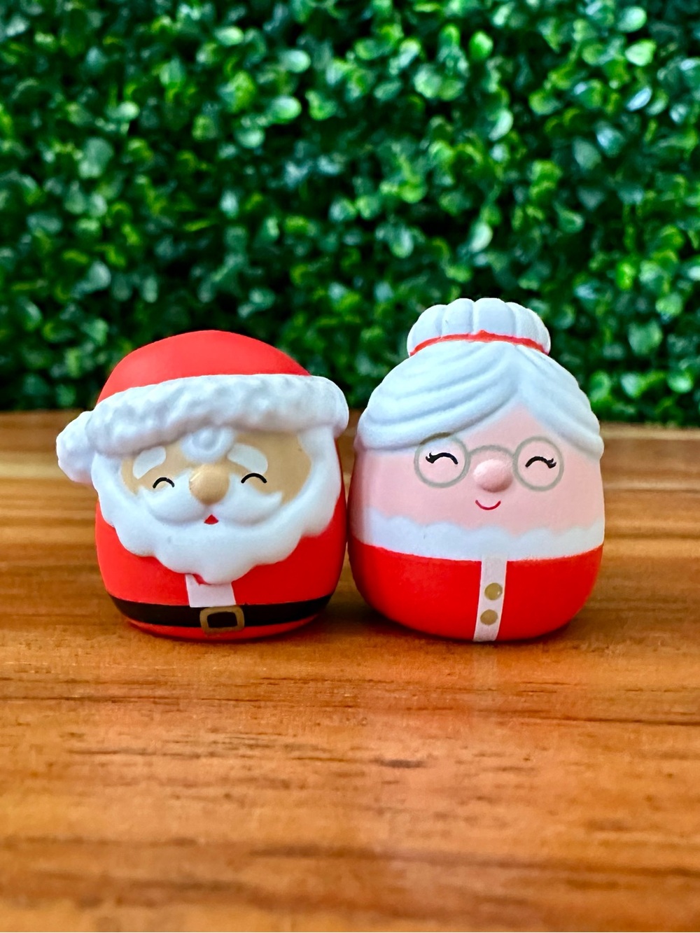 Squish-a-longs by Squishmallows Santa Claus and Mrs. Claus Bundle